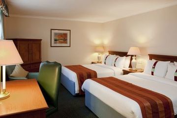 Holiday Inn Tong  Экстерьер фото